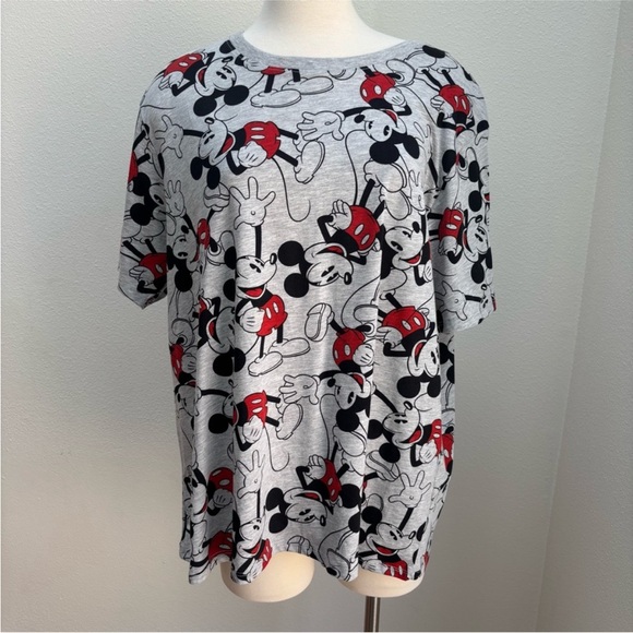 Disney Mickey Mouse Tee Graphic T Shirt Short Sleeve Gray Red Black Plus Size 2X - Picture 1 of 6